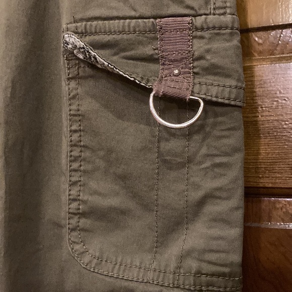 Size 16 Lee “Just Below the Waist” Army Green Capris - Picture 3 of 11